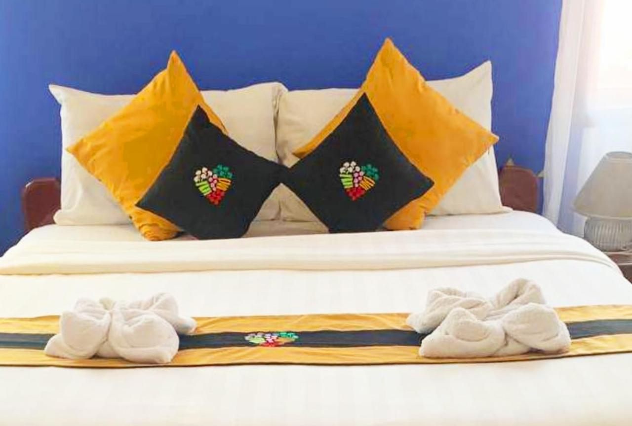 Antonios Villa Hotel Siem Reap Exterior foto
